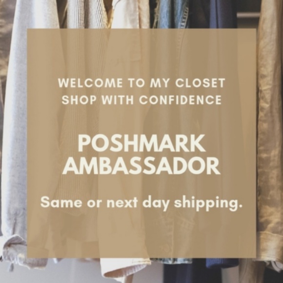 Howdy! Meet your posher, Danielle☮️ - Picture 1 of 4